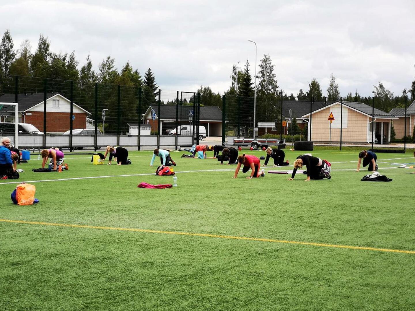 Nivalan kaupungin panostukset liikunta- ja urheiluolosuhteisiin, kuten tekonurmikentän rakentaminen, huomioitiin Keski-Pohjanmaan Urheilugaalassa.