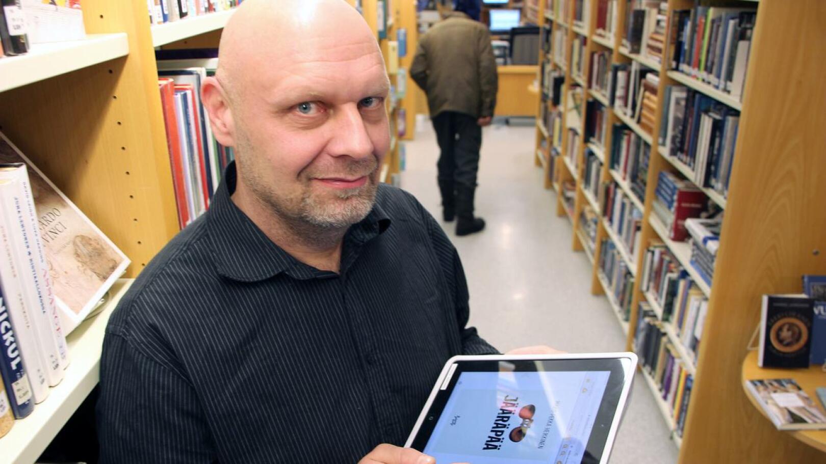 Kirjastonhoitaja Janne Koskesta tulee Ylivieskan kirjastojohtajan viransijainen toukokuun alusta.