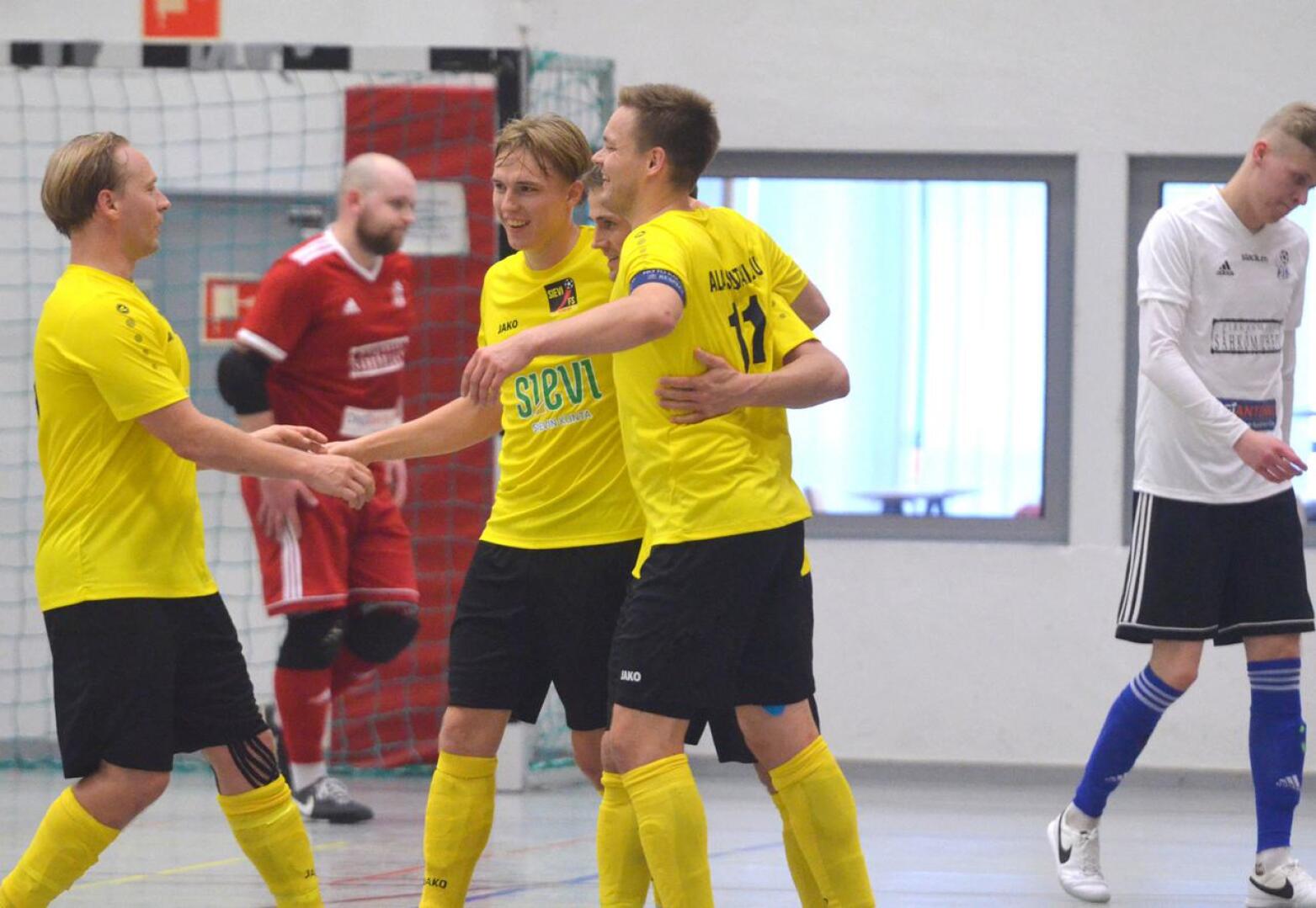 Henri Heikkilä, Jaakko Alasuutari, Jarmo Junno ja Juho Alasuutari kantoivat viime kaudella isoa vastuuta. Nyt Vieska Futsalin ringissä on enemmän laatua ja laajuutta.