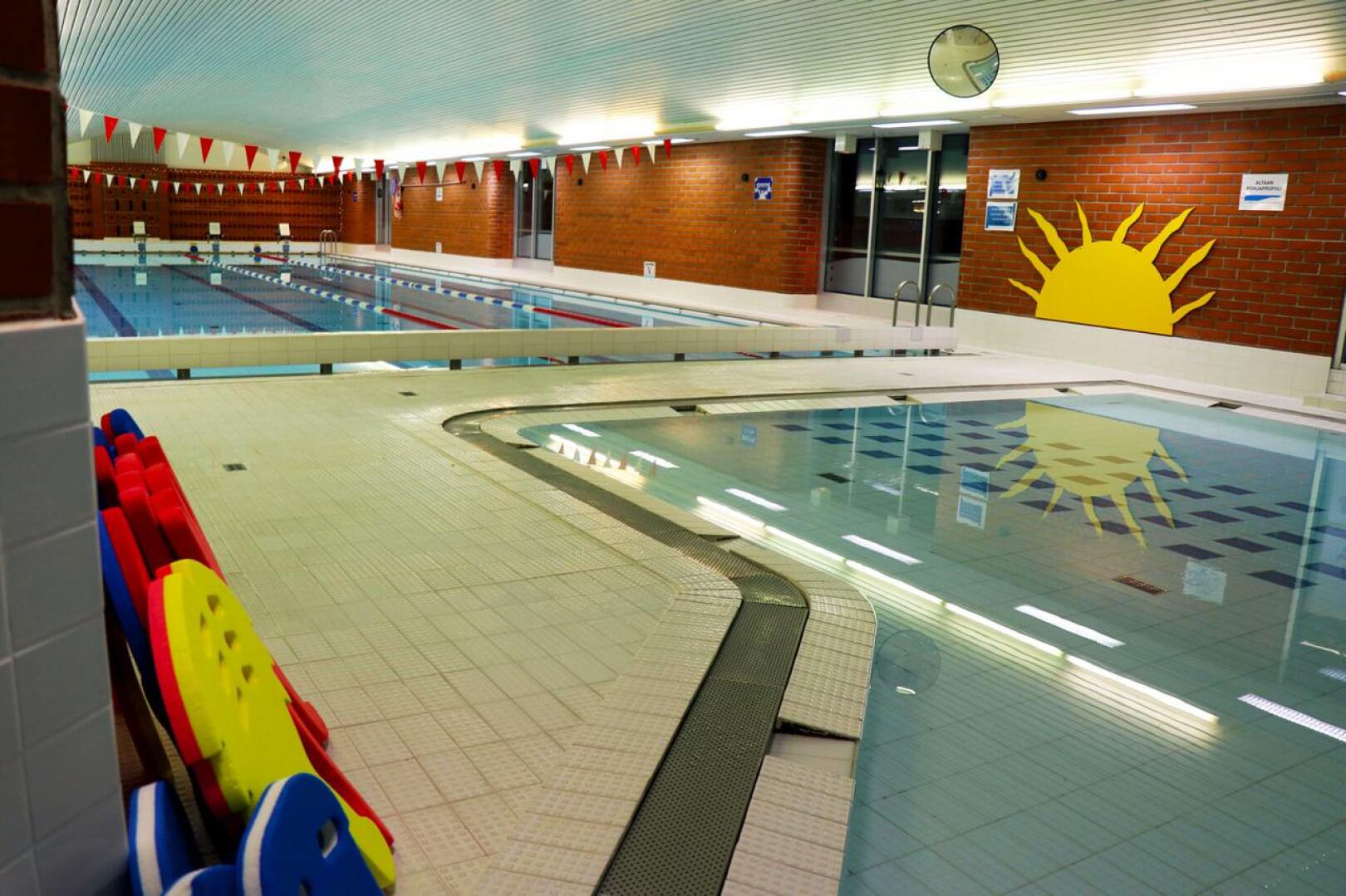 Vetelin liikuntakeskuksen uimahalli avautuu vasta 31. elokuuta. Käytännössä tämä tarkoittaa muun muassa sitä, että lasten uimakoulut jäävät hallissa tänä kesänä järjestämättä.