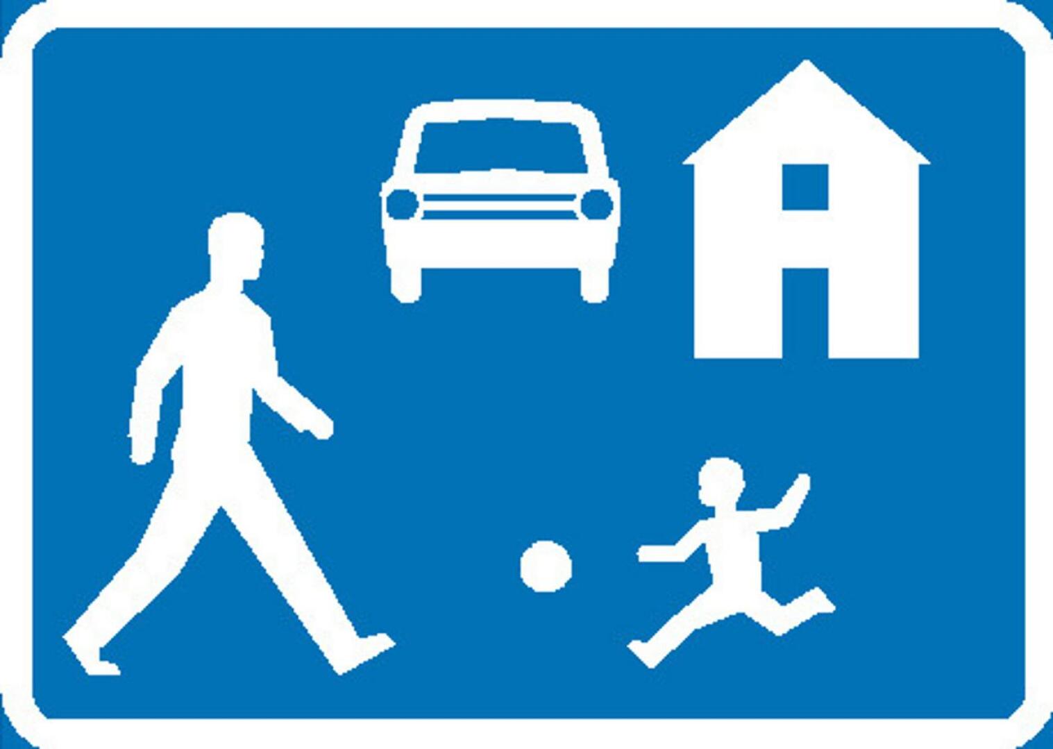 Pihakadulla ajoneuvojen on väistettävä jalankulkijoita ja nopeusrajoitus on 20 km/h.