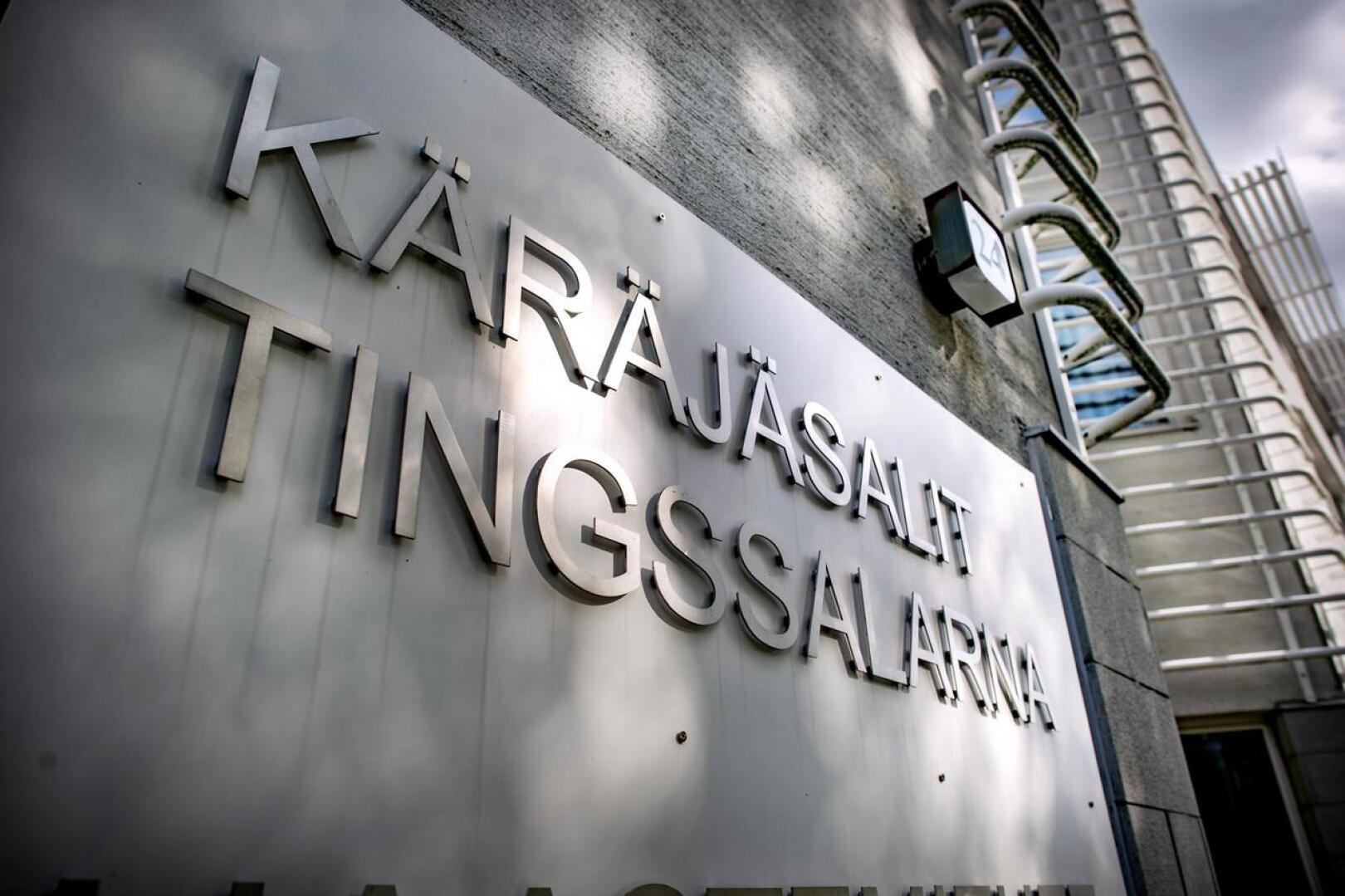Syyttäjän mukaan miehet yrittivät pestä Toholammille ja Helsinkiin rekisteröityjen yritysten avulla rikoksella hankittua rahaa, yhteensä noin 4,3 miljoonan arvosta.