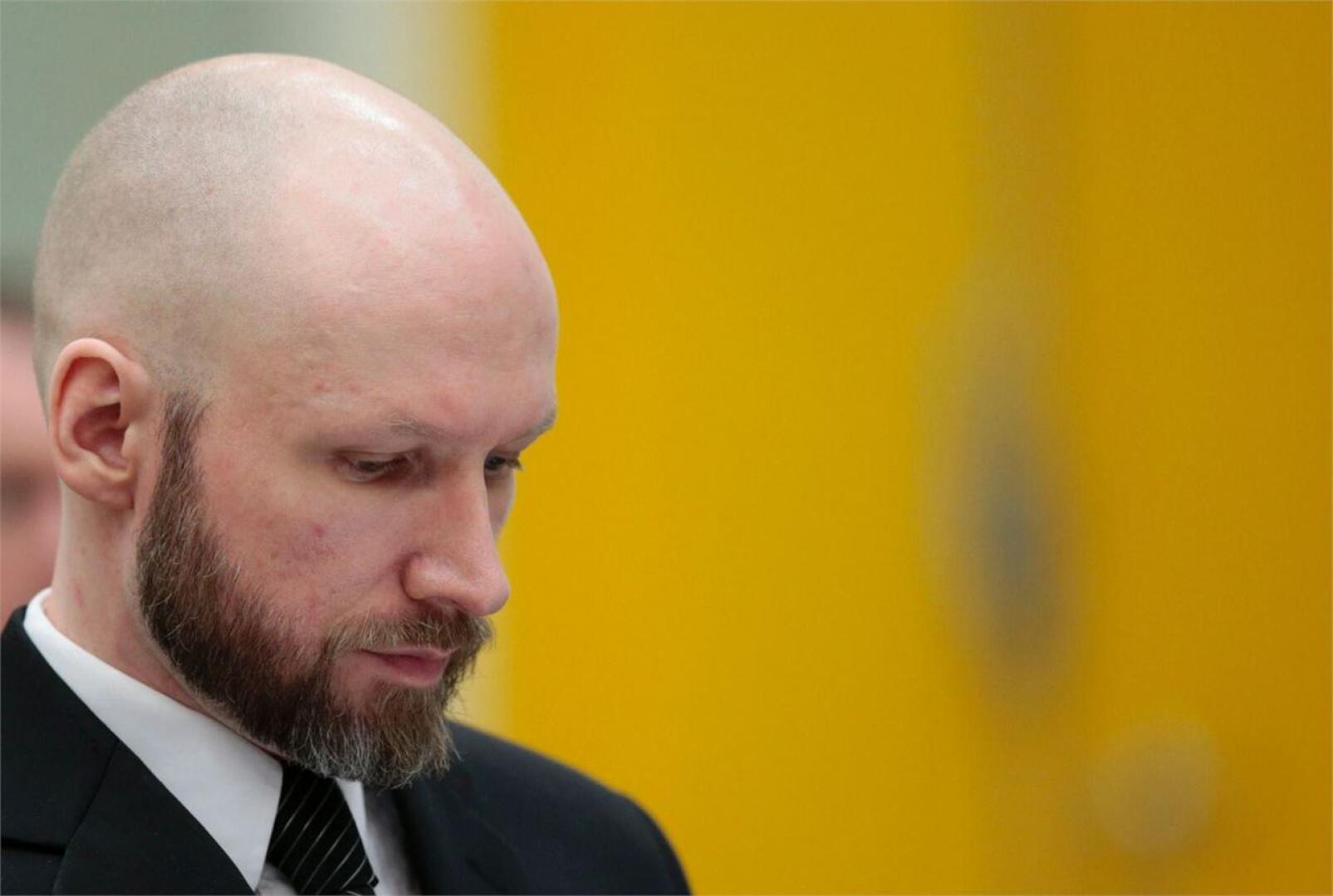 Breivik on valittanut tiukasta eristyksestään ja kirjeenvaihdon rajoittamisesta. LEHTIKUVA/AFP