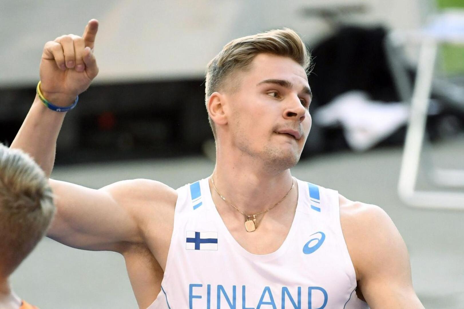 Elmo Lakka juoksi oman ennätyksensä 110 metrin aidoissa.
