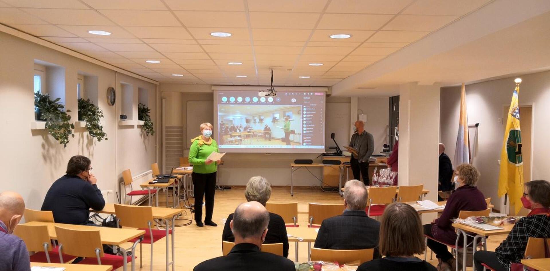 Etäosallistuminen ja hybridikokoukset ovat myös ProAgrian arkipäivää. Vuosikokouksen osallistujista puolet oli paikalla Kokkolassa ja puolet etäyhteyksien päässä eri puolella Suomea, totesivat johtaja Ritva-Liisa Nisula ja puheenjohtaja Tapani Orjala. 