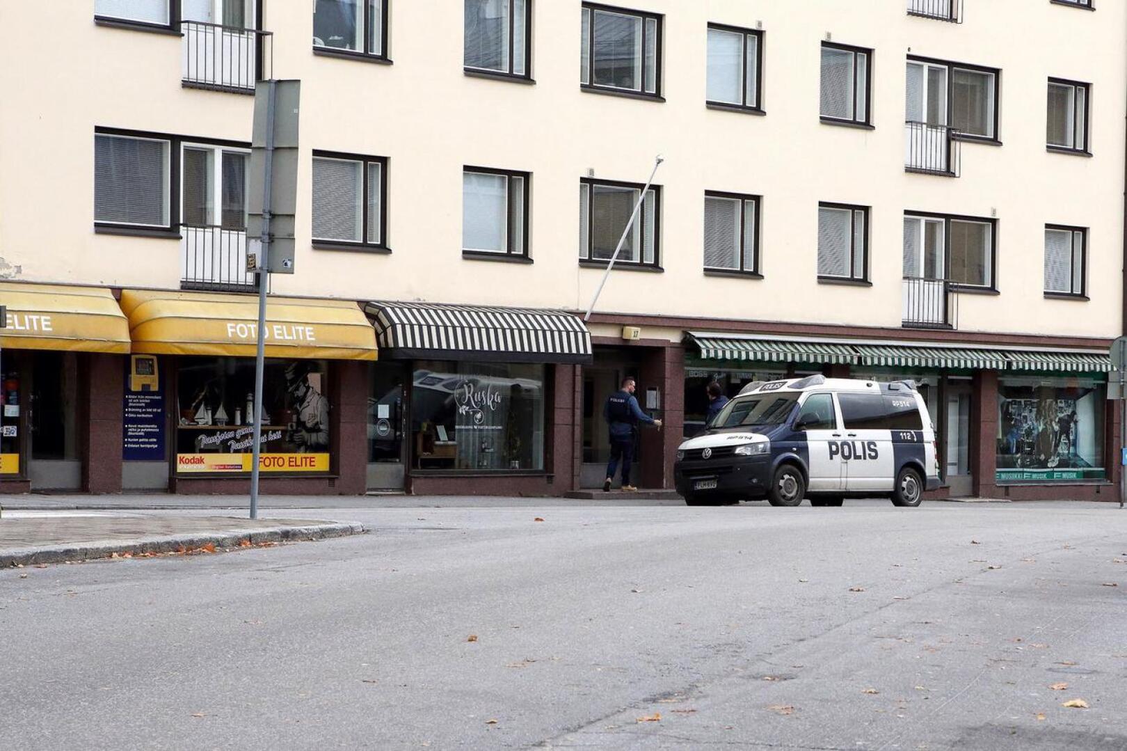Lokakuussa Isonkadun kerrostaloasunnossa Pietarsaaren keskustassa tapahtuneesta henkirikoksesta epäillyn vangitsemista ei jatkettu.