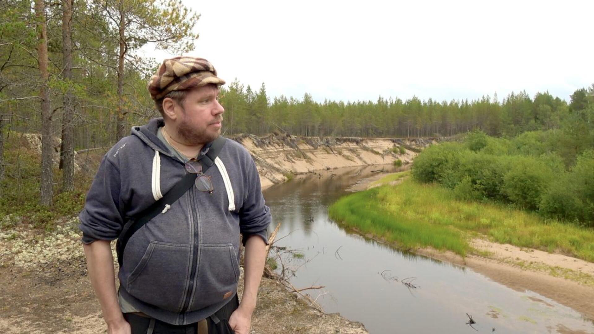 Kalajoen Rahjaan kansallispuiston perustamista on suositellut Suomen kansallispuistoista oppaita kirjoittanut Pepe Forsberg. Tässä on Siiponjoen maisemissa.