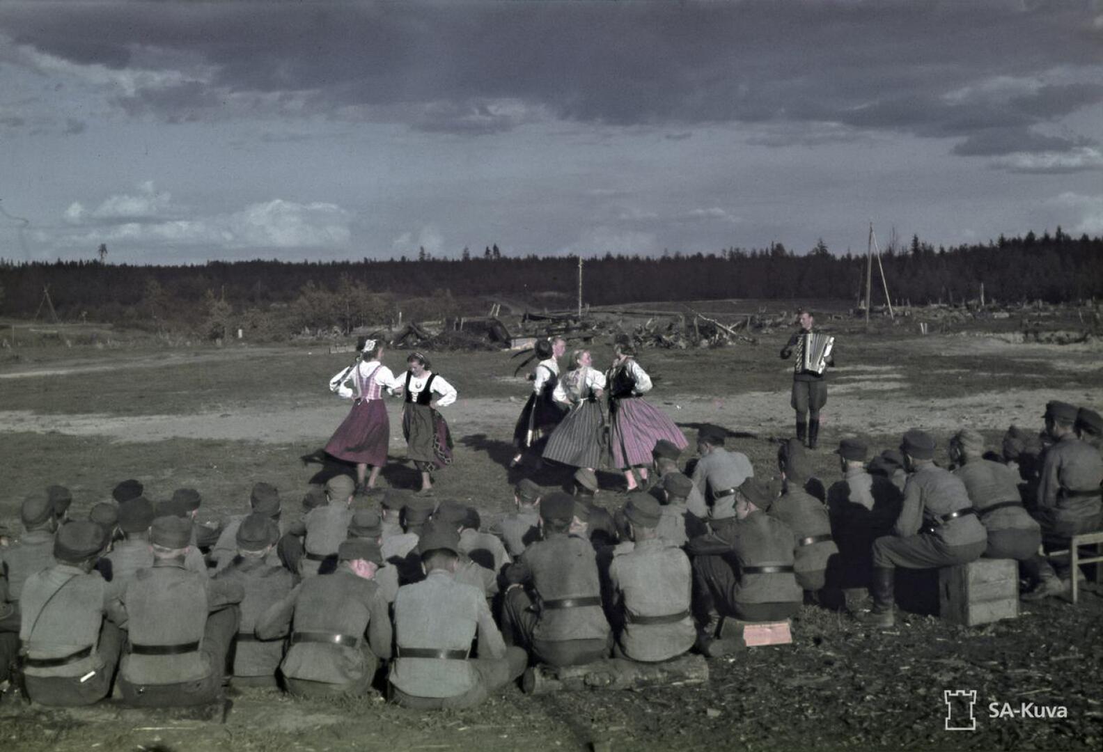 Sortavalan seminaarin viihdytyskiertue Syvärin voimalaitoksen lohkolla toukokuussa 1943.