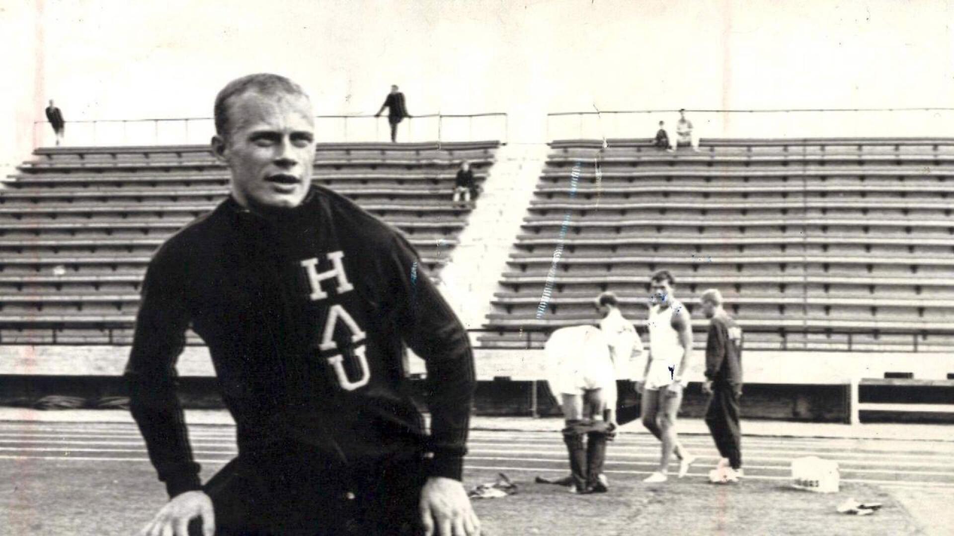 Haapaveden Urheilijoita 1960-luvulla edustanut Juha Väätäinen nimettiin Pohjois-Pohjanmaan Liikunnan ja Urheilun (PoPLi) kunniagalleriaan numerolla kahdeksan.