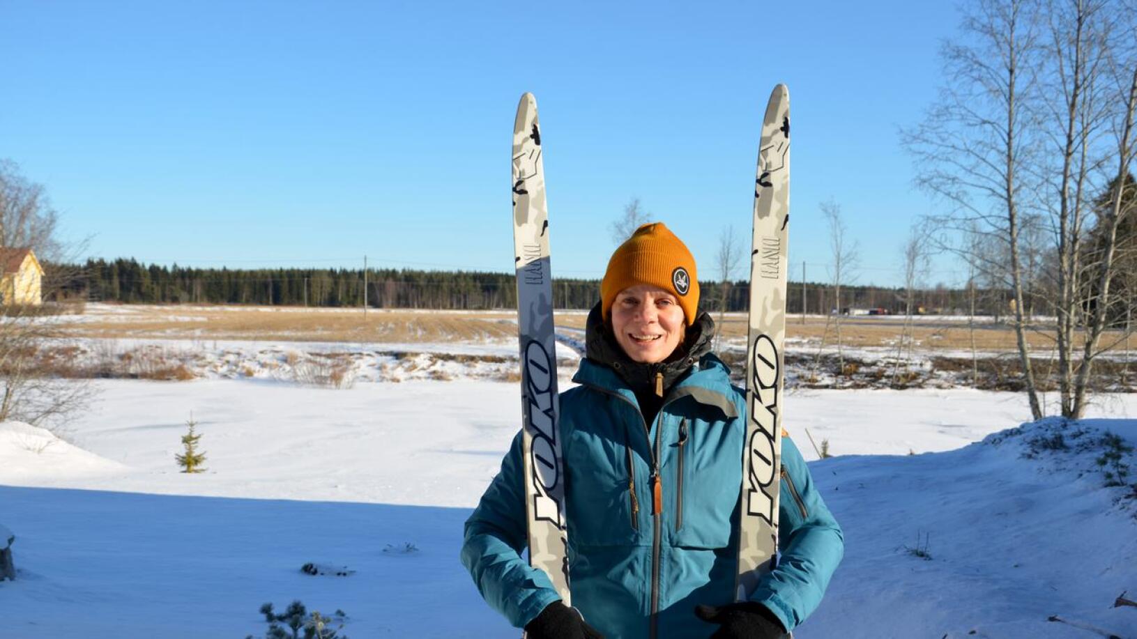 Kannuslainen Reetta Tokola käy vuosittain pidemmillä vaelluksilla. Eniten hän pitää talvivaelluksista, jolloin matka taittuu metsäsuksilla. 