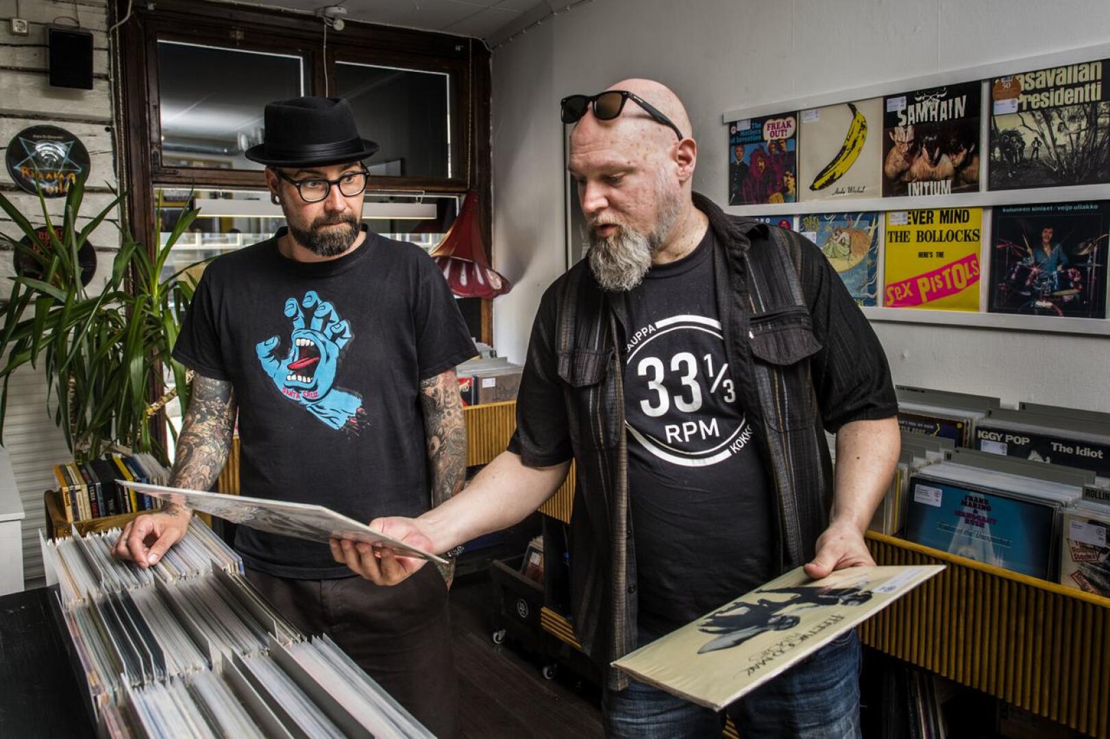 Marko Säilynoja etsi Fleetwood Macia ja Sonic Youthia, ja ne hän löysi. 33 RPM:n kokoelma painottuu vanhoihin levyihin mutta uuttakin tuotantoa seurataan jatkuvasti.