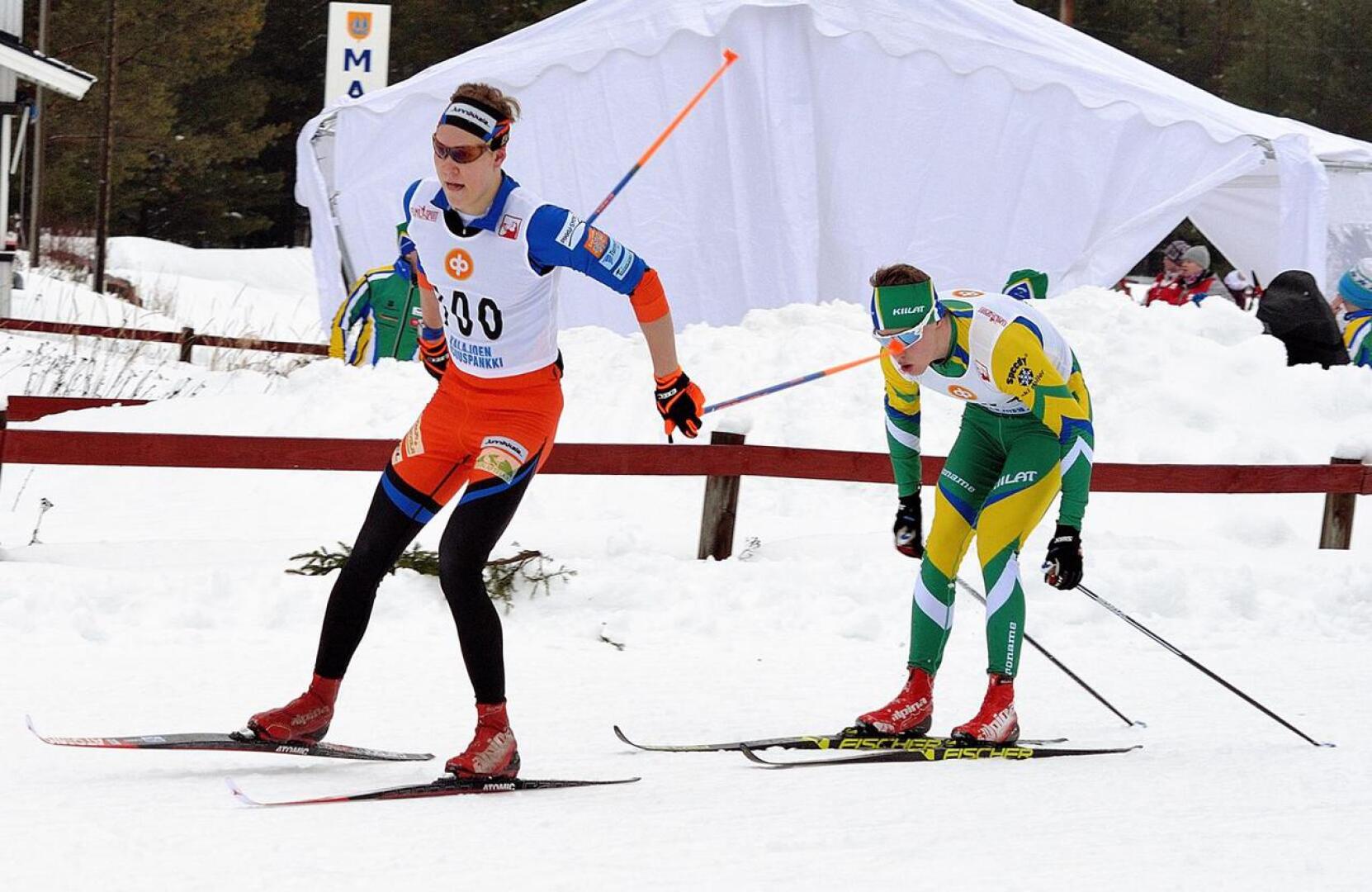 Eelis Valikainen hiihti kotikentällä ensimmäisen yleisen sarjan piirinmestaruuden.