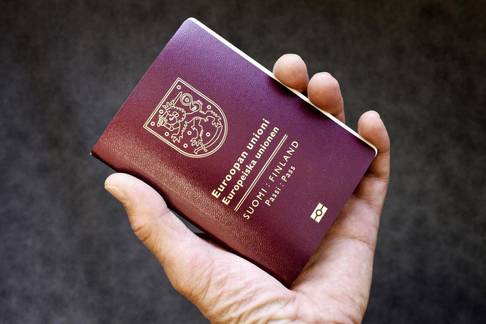 Lakolla ei ole vaikutuksia passi- ja henkilökorttilähetysten toimittamiseen.