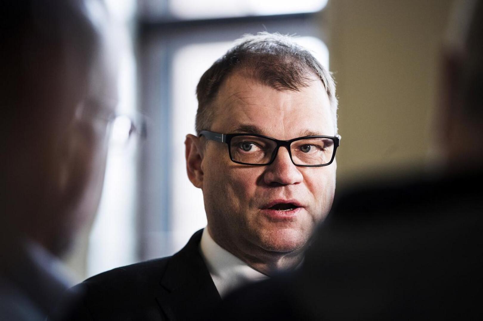 Pääministeri Juha Sipilä mittauttaa hallituksen luottamuksen.
