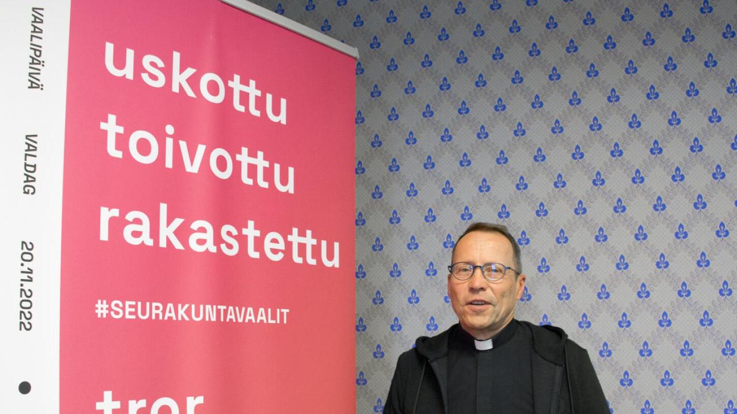 Kirkkoherra Kari Lauri kertoo seurakuntavaalien teeman rohkaisevan asettumaan ehdokkaaksi ja myös äänestämään.