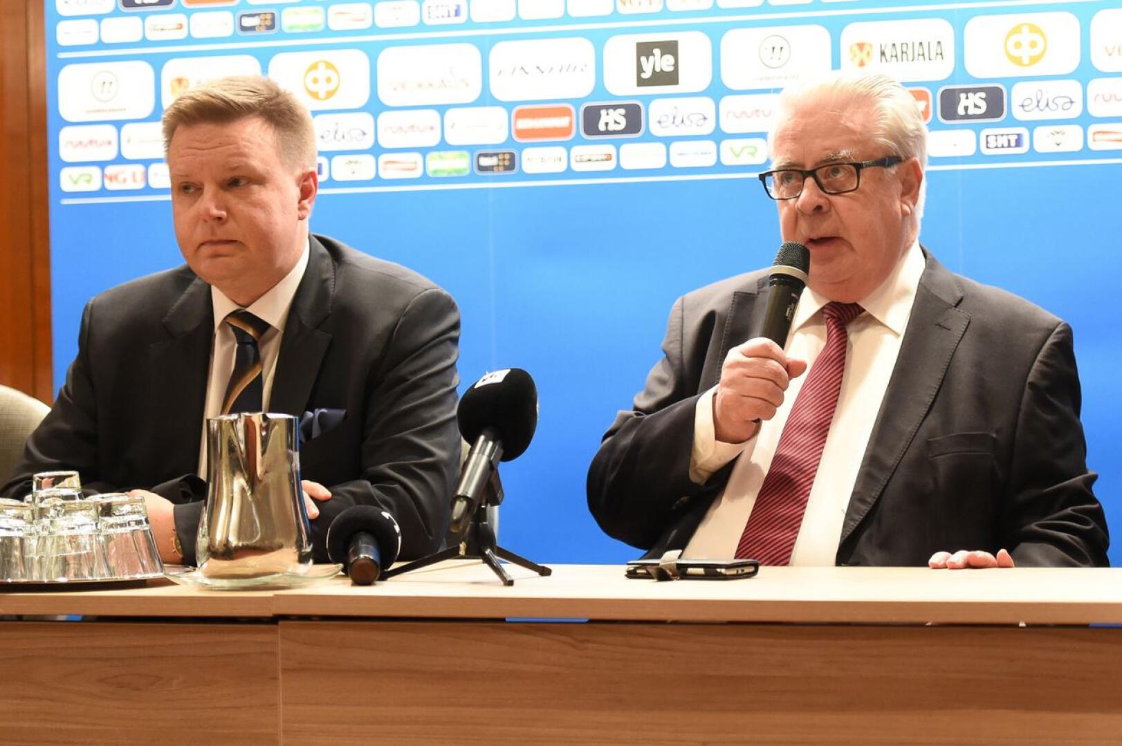 Kalervo Kummola (oik.) ja Harri Nummela kertoivat etäinfossa IIHF:n ratkaisusta viedä kevään MM-kisat pois Valko-Venäjältä