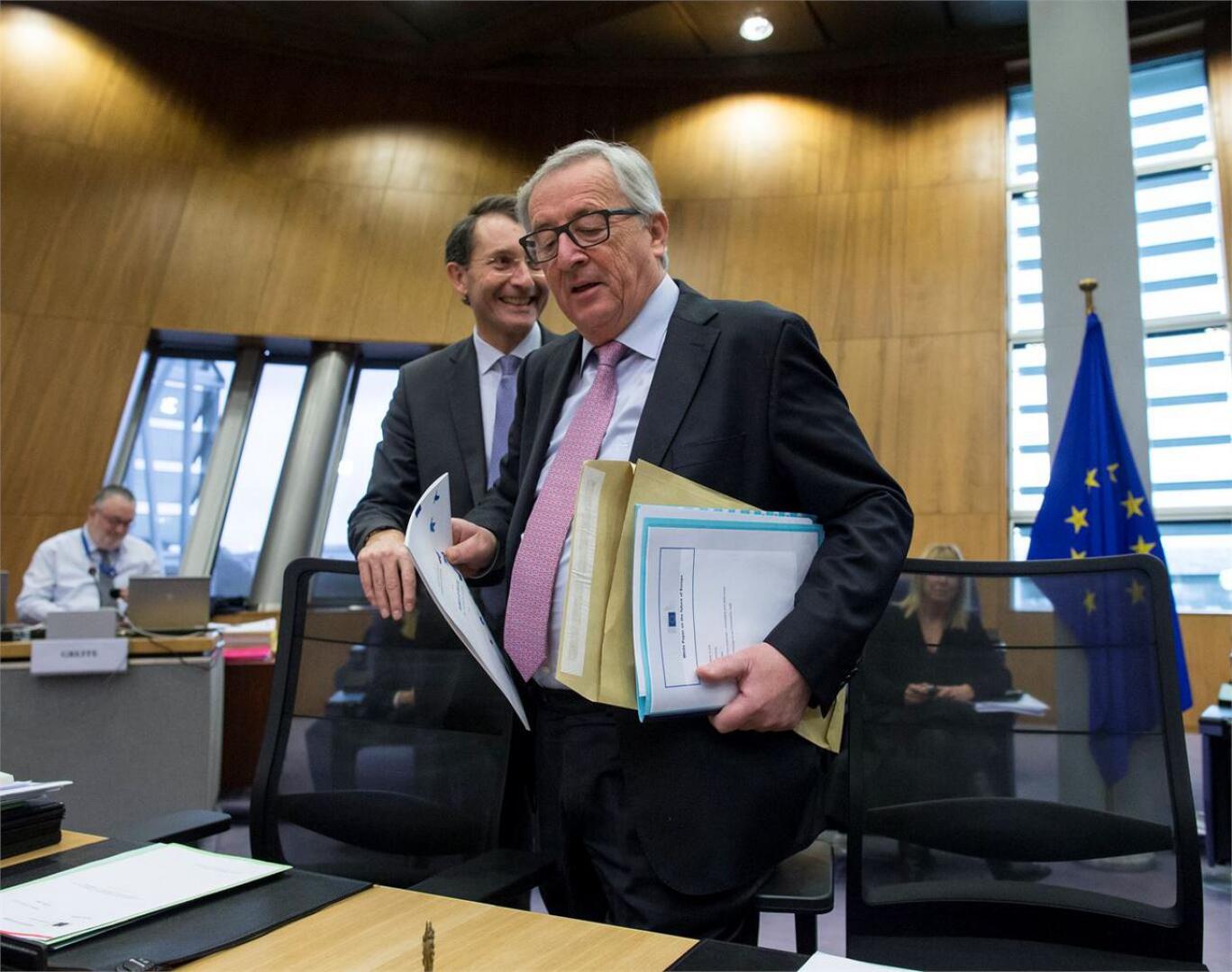 Euroopan komission puheenjohtaja Jean-Claude Juncker esittelee Euroopan parlamentille tänään "valkoisen kirjan", EU:n tulevaisuudensuunnitelman brexitin jälkeen. Kuva: EPA/Olivier Hoslet
