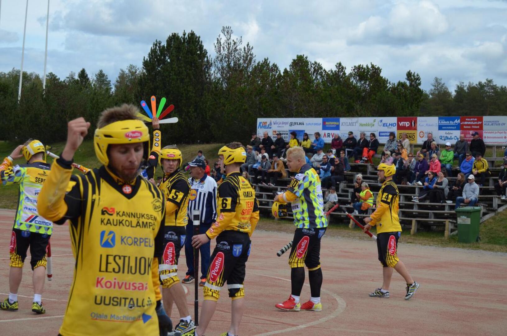 Tästä se lähti. Uran Miro Märsylän kiiti kotipesään ja toi Uran pussiin ottelun ensimmäisen juoksun Simoa vastaan käydyssä pelissä.