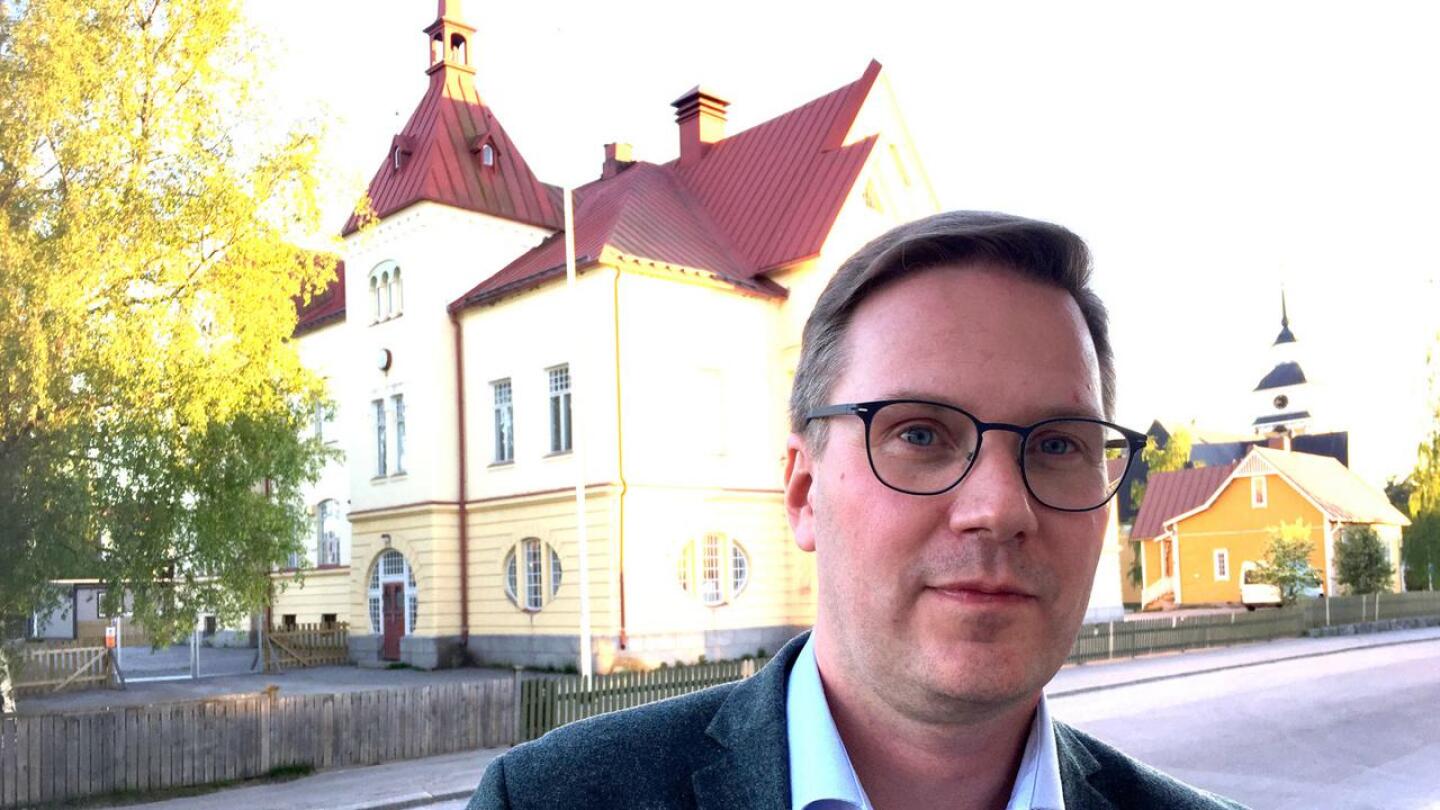 Mats Brandt valittiin Uudenkaarlepyyn kaupunginjohtajaksi vuonna 2018.