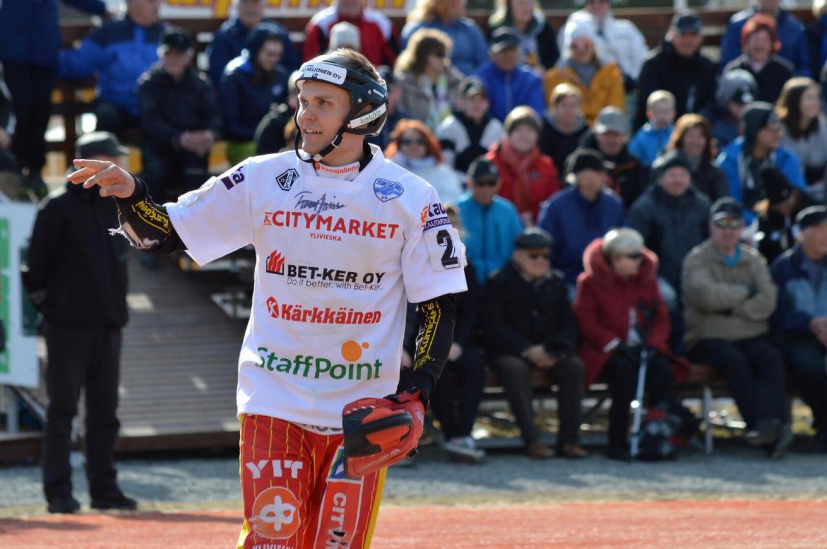 Tuomas Jussila loistaa pesiskentällä niin sisällä kuin ulkona. Vuonna 1989 syntynyt Kuula-kasvatti pääsi juhlimaan lauantaina uransa kolmatta Suomen mestaruutta.