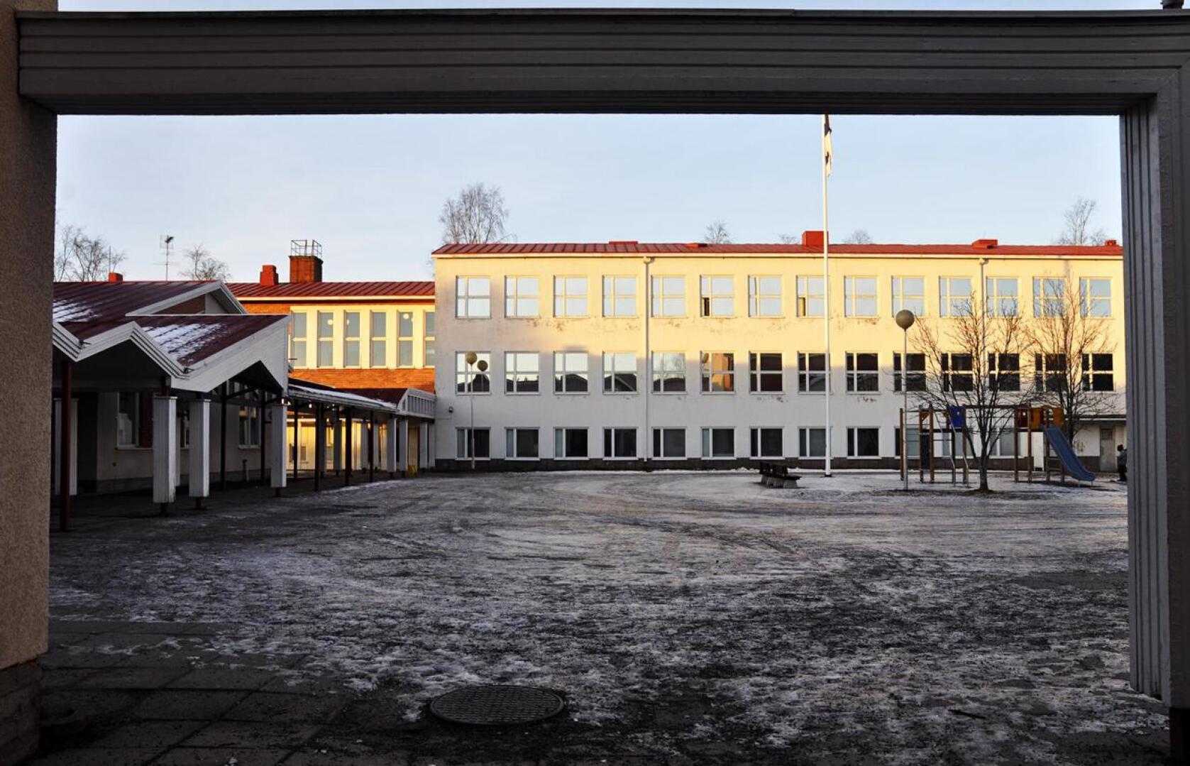 Jos Pohjankylän koulua aiotaan käyttää varhaiskasvatuskeskuksena, olisi koulun vanha puoli purettava kokonaan pois.