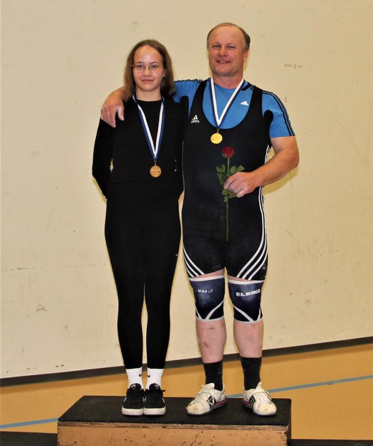 Vilma Rättyä ja isänsä, valmentaja Keijo Rättyä nappasivat Pohjois-Suomen mestaruudet Lohtajalta.