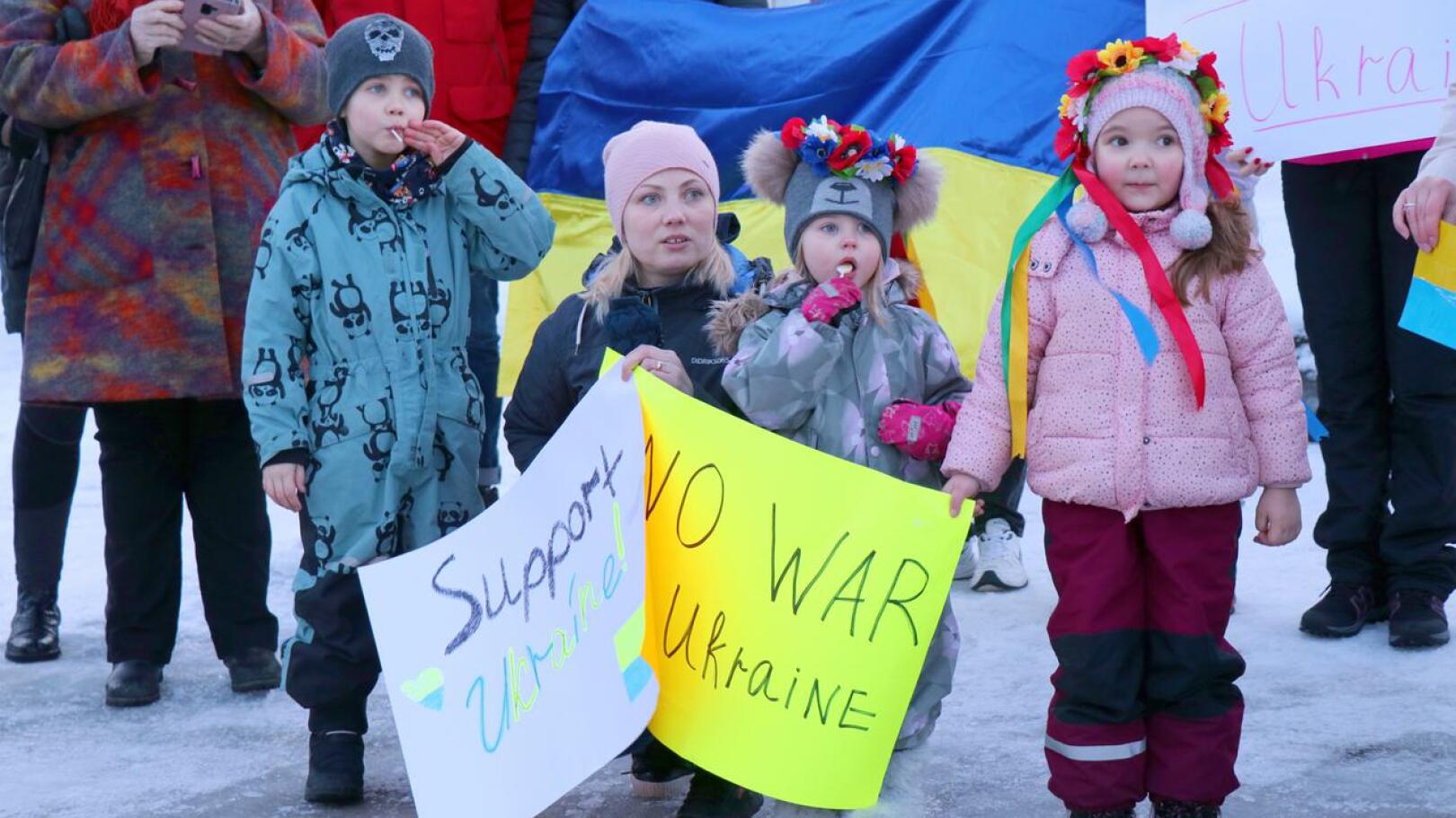 Kaustisella järjestettiin mielenilmaus heti samana päivänä 24.2.2022, kun Venäjä oli hyökännyt Ukrainaan.