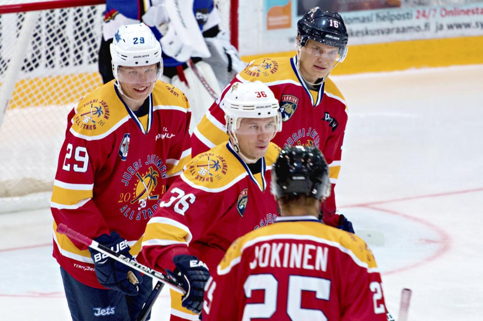 Patrik Laine, Jussi ja Juho Jokinen sekä Aleksander Barkov All stars -ottelussa vuonna 2016.