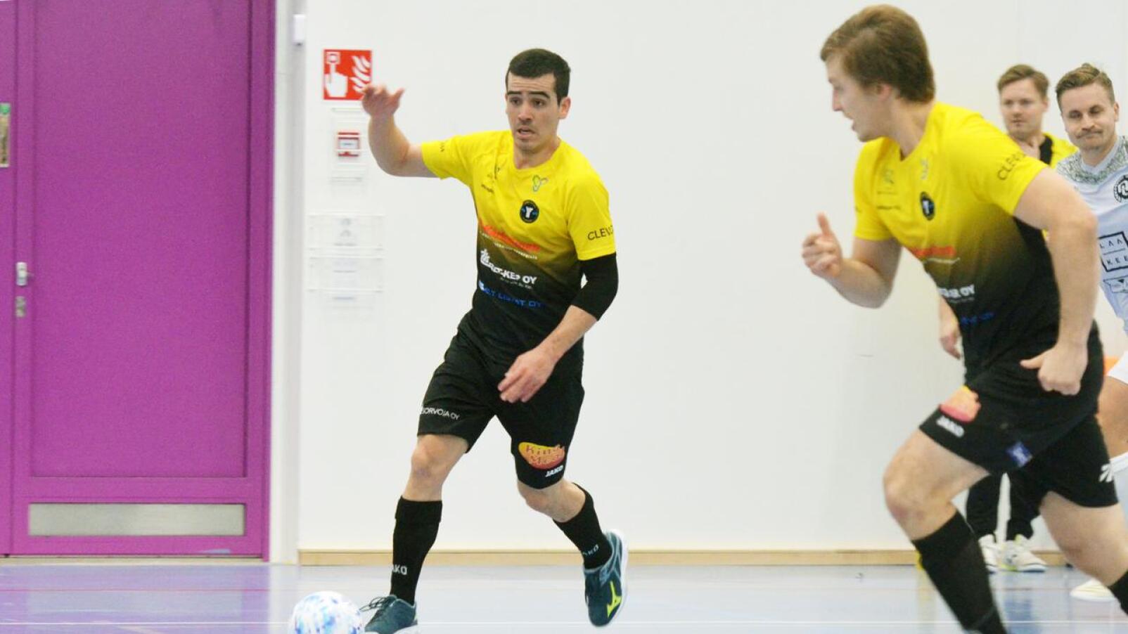 Tehopisteet 2+1 summannut Henry Gutierrez palkittiin Vieska Futsalin parhaana.