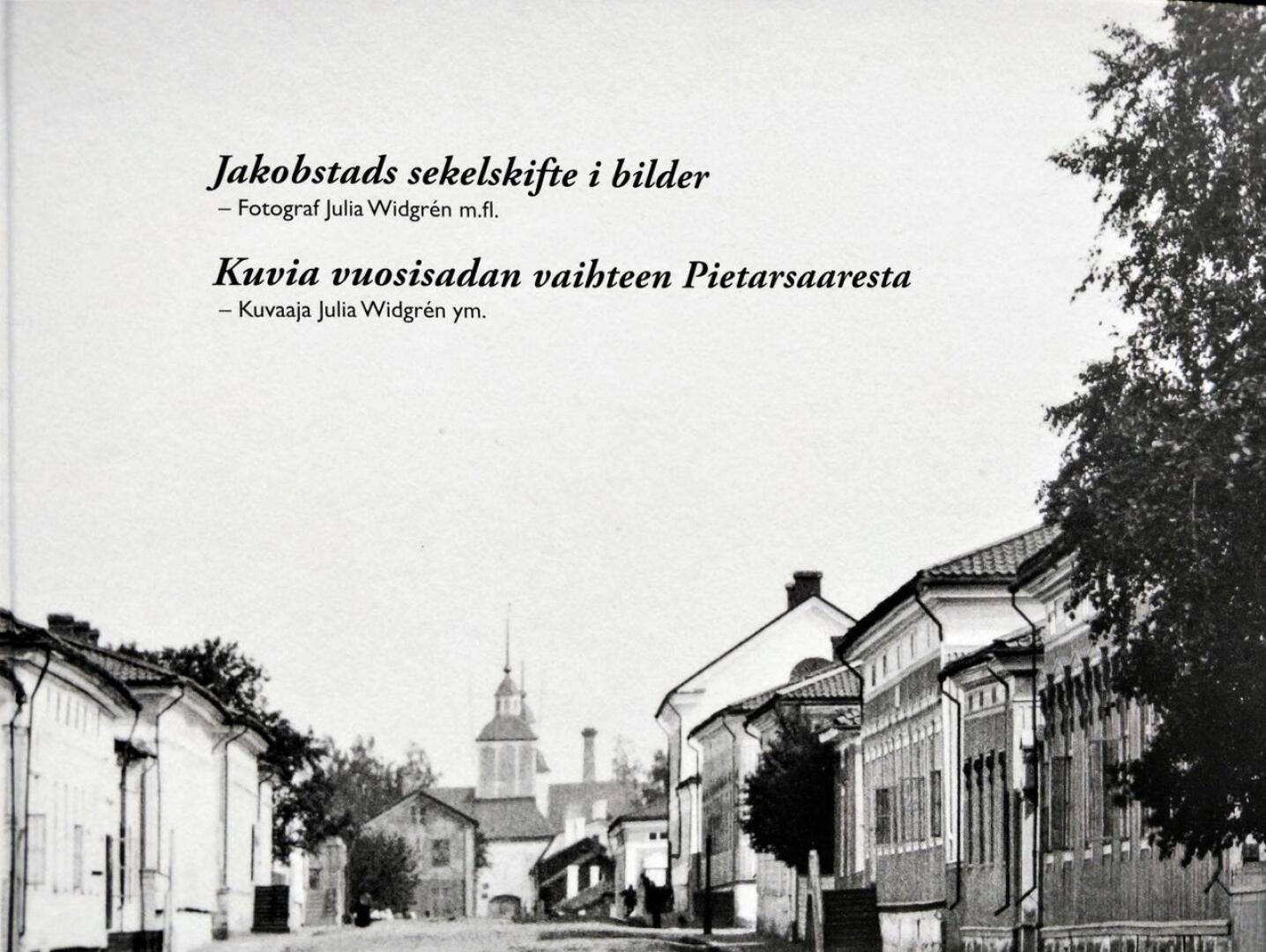 Pietarsaaren museon julkaisusarjan 31. teos on valokuvakirja, jonka perustana ovat Julia Widgrénin (1842-1917) ottamat kuvat. 