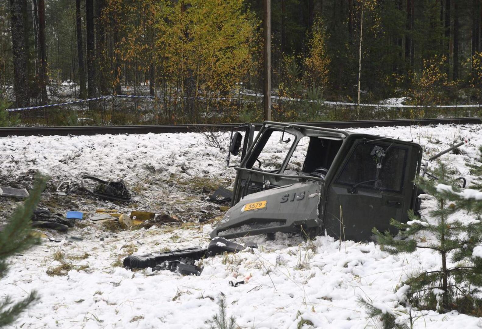 Puolustusvoimien Masi-ajoneuvo törmäsi junaan Raaseporissa lokakuussaa 2017 ja kolme varusmiestä kuoli. 
