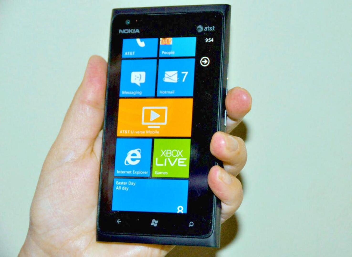 Nokia ja Microsoft yrittivät pitää älypuhelimillaan kiinni markkinaosuuksista. Käyttöliittymän kuninkaaksi nousi Google Androidillaan ja nyt se sai jättisakot.