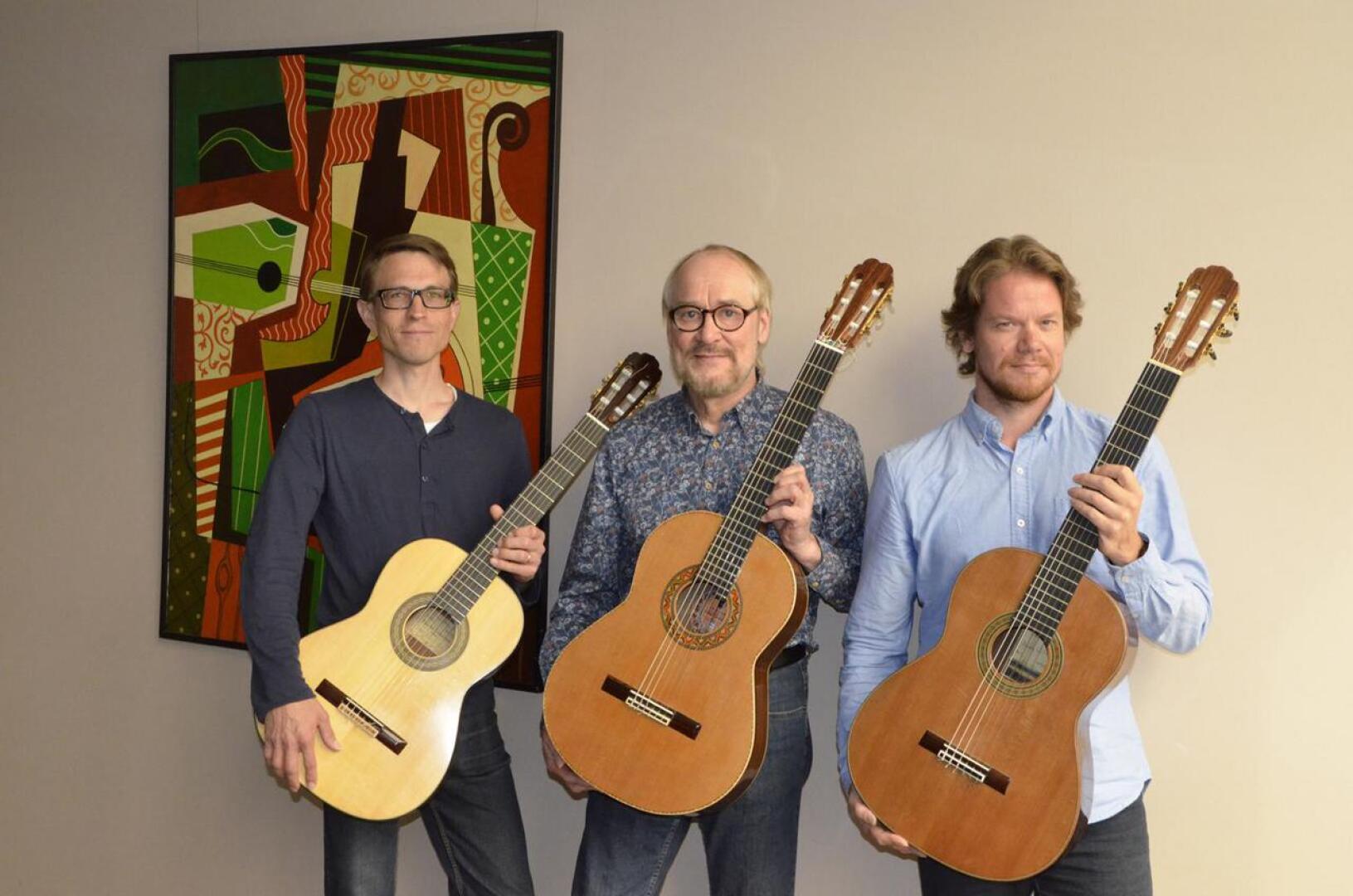 Vesa Peltokosken, Hannu Annalan ja Kimmo Vuolteenahon mukaan klassiseen kitaramusiikkiin kuuluu instrumentaalisuus ja vanha perinne.