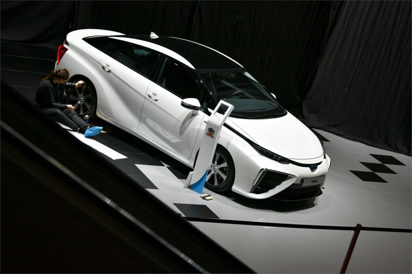 Toyota esittelee uusia mallejaan Geneven automessuilla. LEHTIKUVA/AFP