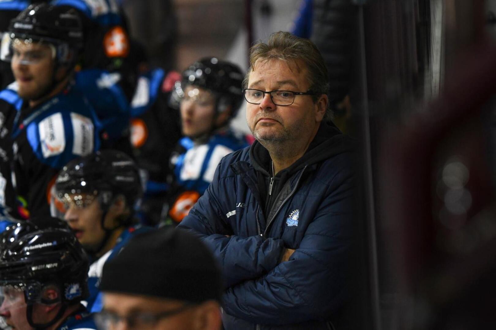 YJK:n valmentajana jatkava Pekka Palo nostaa joukkueensa vahvuudeksi kokemuksen.