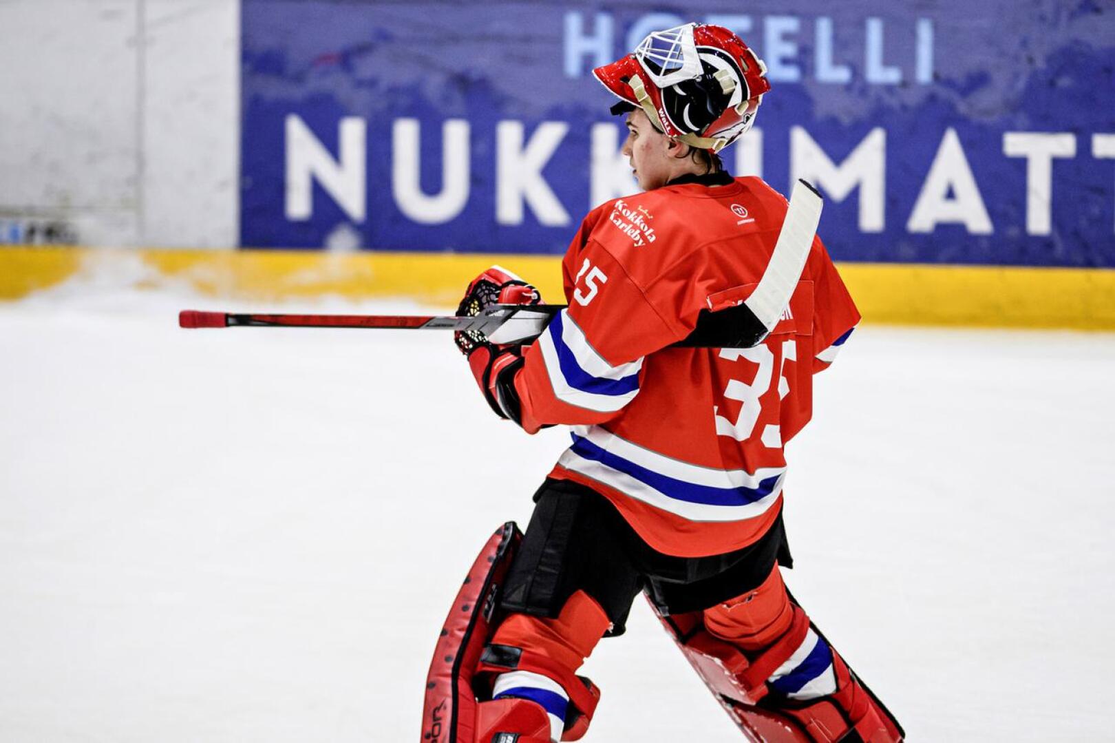 Rasmus Korhonen on jo aikaisemmin tällä kaudella pelannut Hermeksen maalilla.