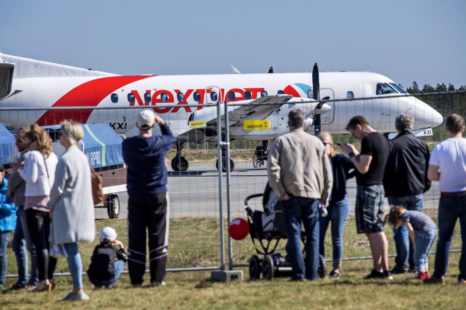 Vielä viikko sitten helatorstaina Nextjetin kone laskeutui Kokkola-Pietarsaaren lentoasemalle Kruunupyyhyn ilmailupäivän yleisön ihmeteltäväksi.