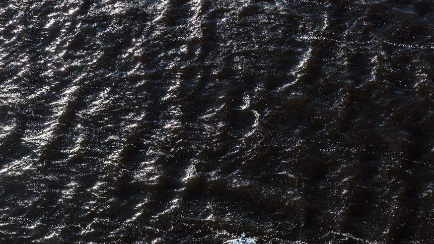 Pietarsaaren purjehduspaviljongin pitkän laiturin päähän on ankkuroitunut S/Y Aegir -niminen purjevene. Janne ja Malin Backlund. He irrottavat purjeveneensä laiturista kesäkuun alussa ja suuntaavat keulan kohti Kap Verdeä.