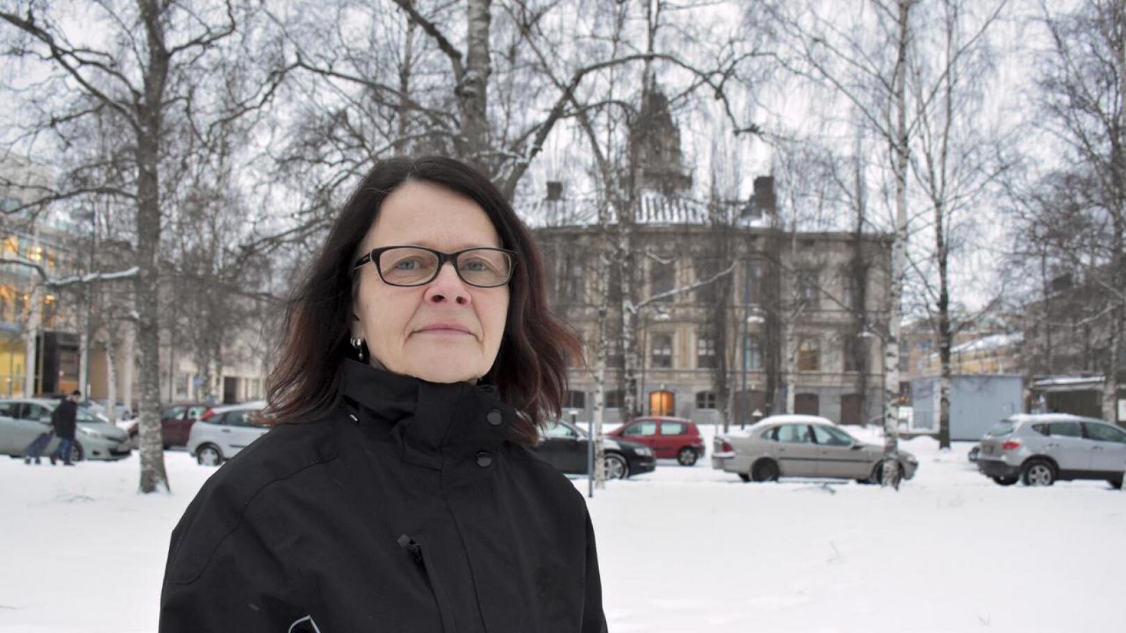 Reilut 30 vuotta sitten pietarsaarelaistunut Terhi Leivo-Holmqvist lähtee ajamaan nuorten ja ikäihmisten asiaa kevään vaaleissa.