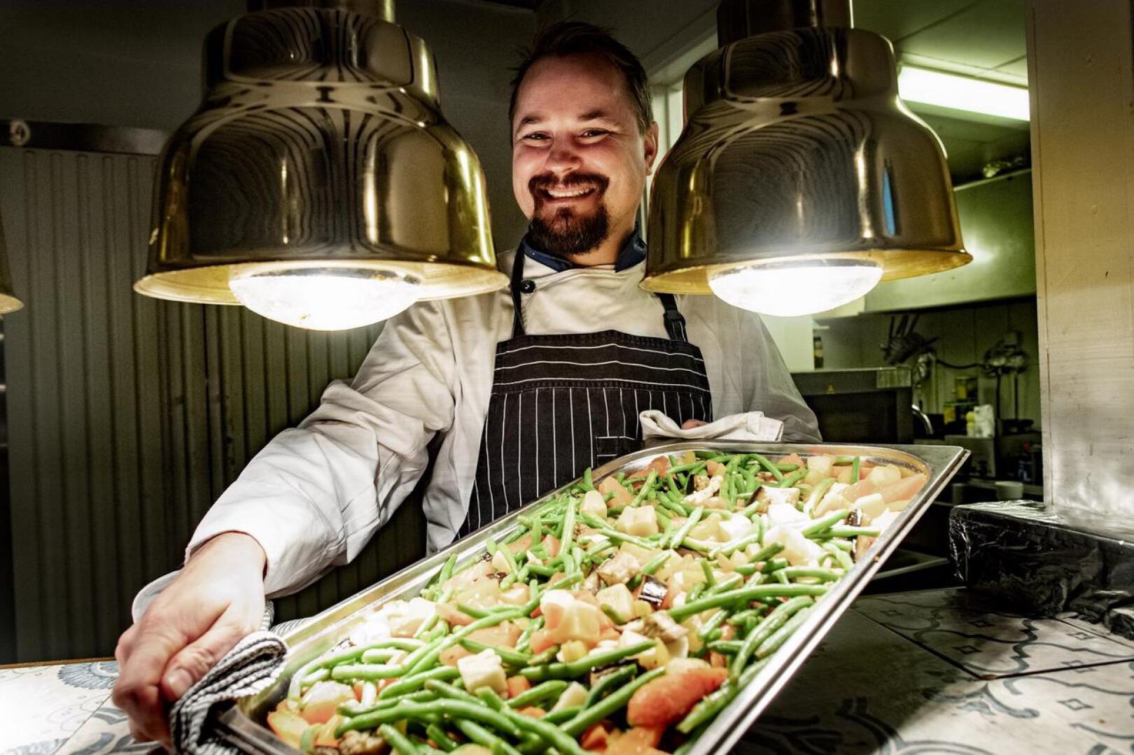 Ravintola Sigridsin yrittäjä Niklas Salo toivoo, että ammattikoulujen opetuksessa keskityttäisiin kunnolla perusasioihin ja käytännön töihin.