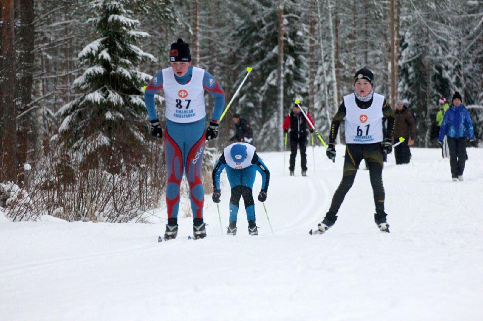 Himangalla hiihdetään K-P Cuppia lauantaina. Kuva HU:n kansallisista vuodelta 2015. Hiihtämässä HU:n Kristian Hakala ja Jaakko Mattila sekä Uran Miika Mutka.
