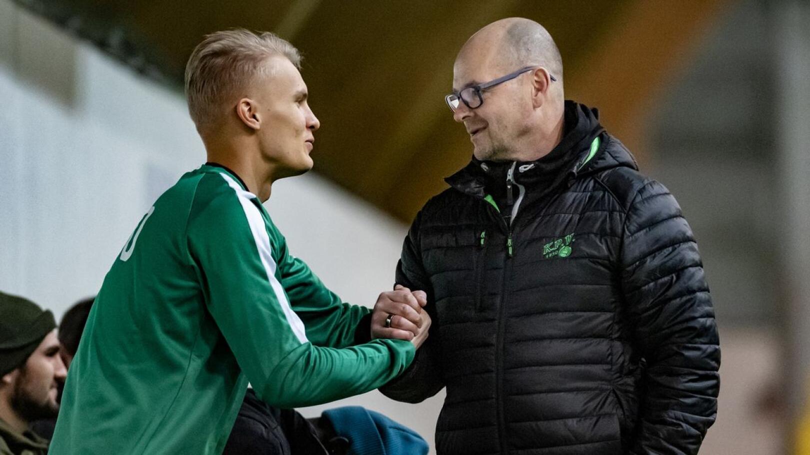 Matti Laitinen (oik.) sanoo, että tämän hetken tietojen mukaan KPV pelaa lauantaina suunnitellusti cupin puolivälierän HJK:ta vastaan.