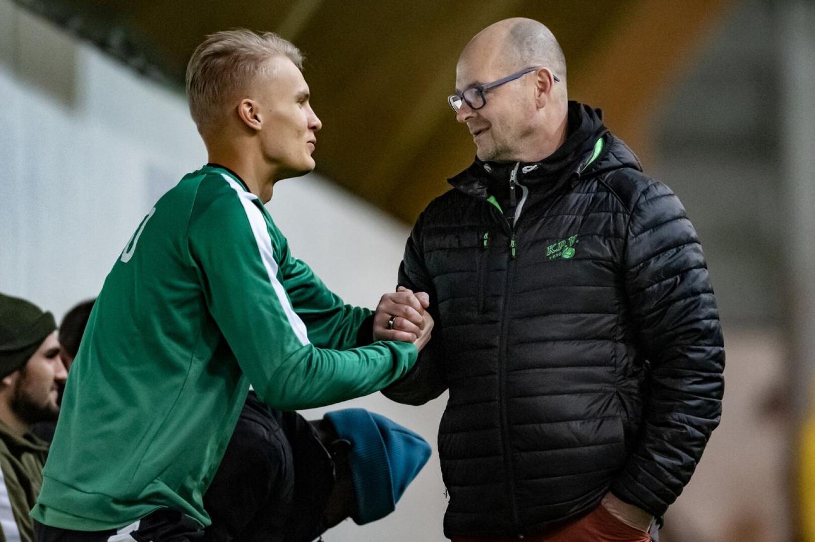 Matti Laitinen (oik.) sanoo, että tämän hetken tietojen mukaan KPV pelaa lauantaina suunnitellusti cupin puolivälierän HJK:ta vastaan.