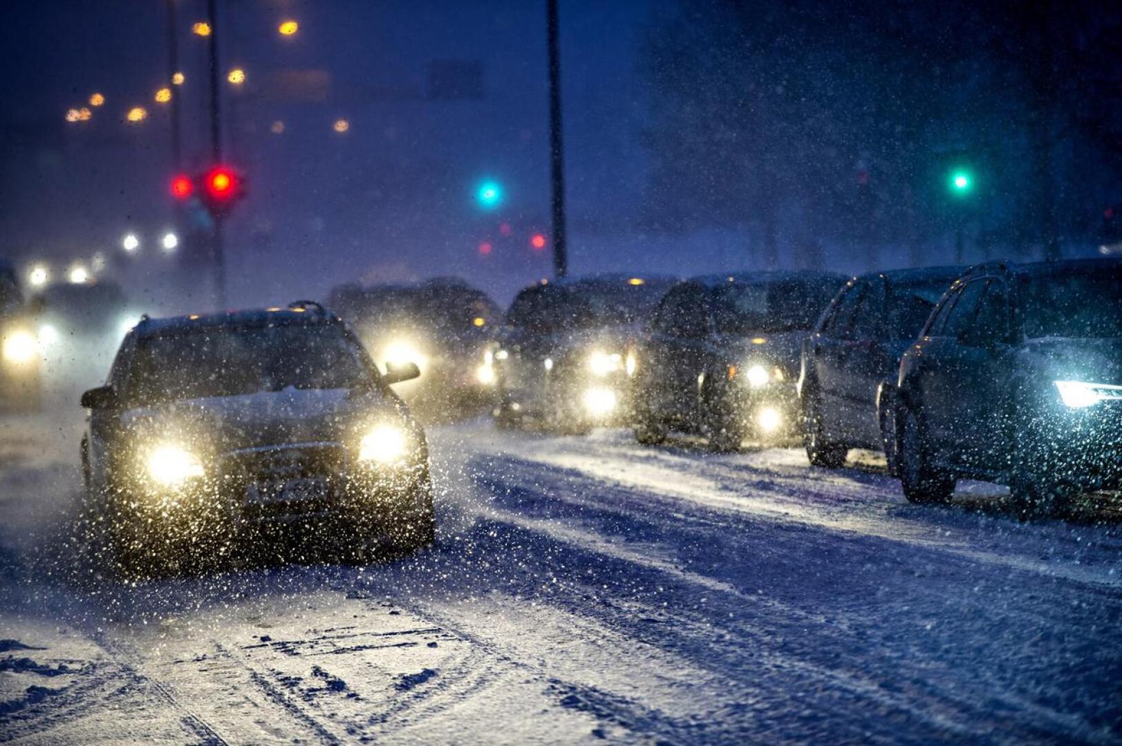 Lumi- ja räntäsadetta on luvassa keskiviikkona. Huono ajokeli on syytä huomioida liikenteessä.