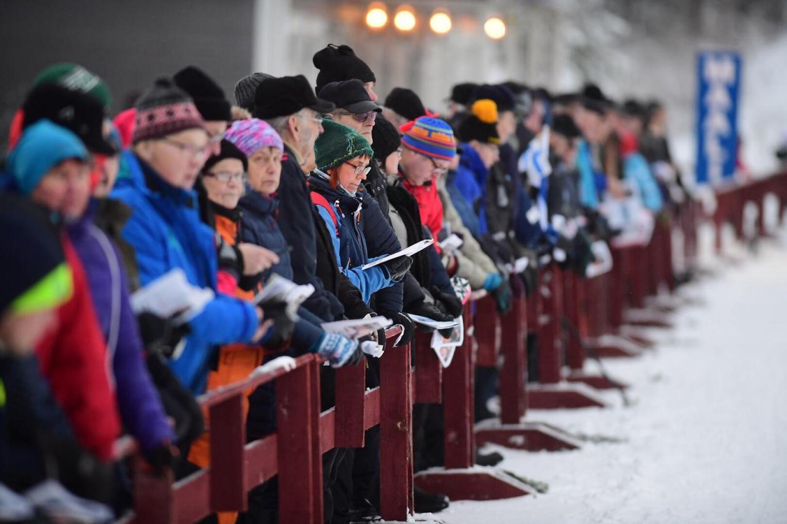 Maakuntaviesti kokosi viime vuonna Haapajärven Someron hiihtokeskukseen noin 1500 katsojaa.  Tulevaan Nivalan viestiin kannattajille oheisohjelmaksi järjestetään kannustuskisa.