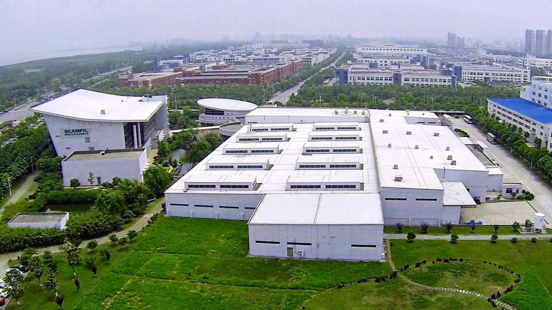 Kuvassa on Scanfilin Suzhoun tehdas. Yhteensä yrityksellä on Kiinassa tuhat työntekijää.