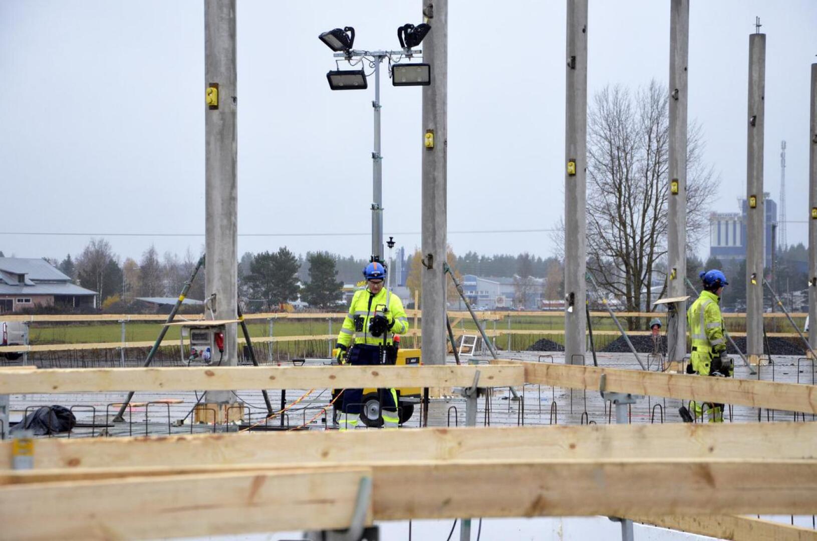 Työturvallisuuteen kiinnitetään Skanskan rakennustyömailla erityistä huomiota.