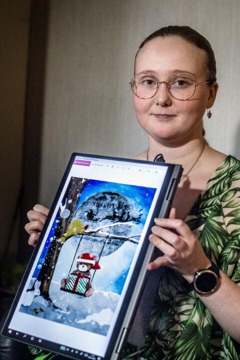Kaustislainen Noora Perälä ehti tehdä kuvasta useamman version, ennen kuin kalenteri sai lopullisen ulkoasunsa. 