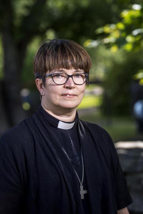 Ylivieskan kirkkoherra Eija Nivala on pettynyt kirkkohallitukselle tehtyyn päätösesitykseen.