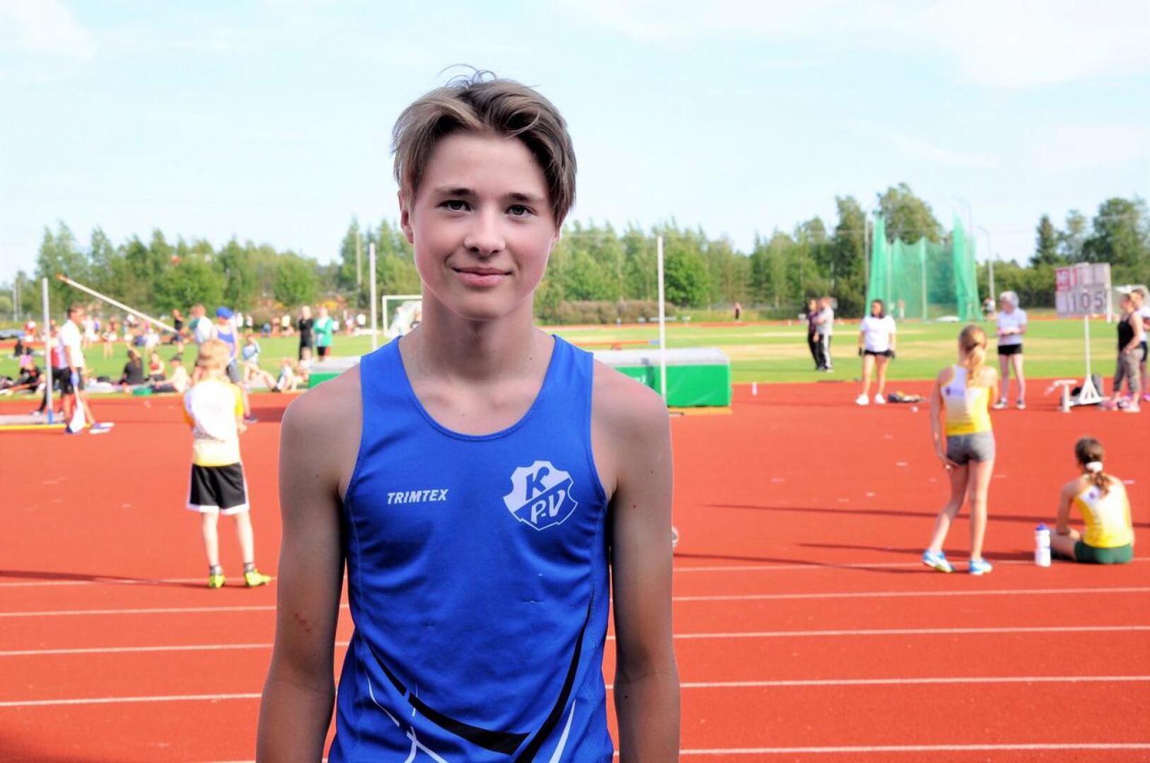 Sisu Peltoniemi ponnisti korkeuden voittotulokseksi 160 Pännäisten urheilukentällä.